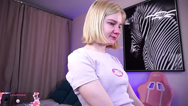 OdelinaFicken online show from October 28, 2025, 5:55 am