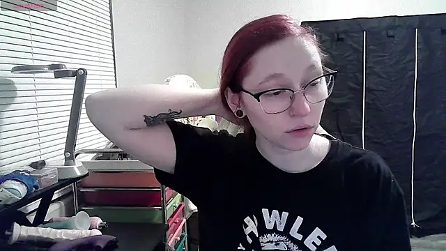 LilyFoxxx online show from January 24, 2025, 4:05 am