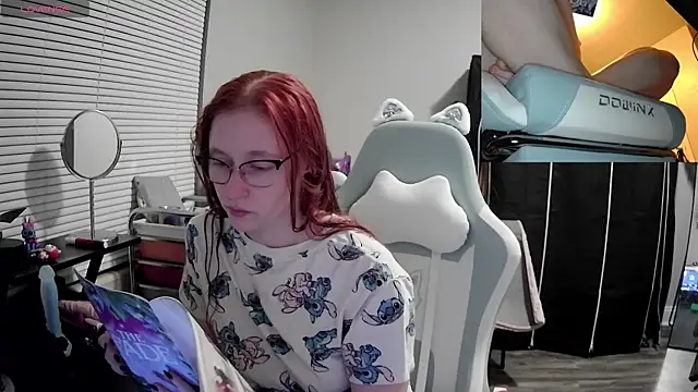 LilyFoxxx online show from February 3, 2025, 2:47 am