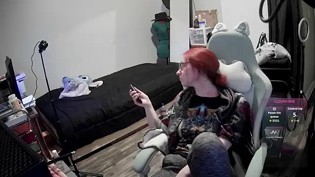 LilyFoxxx online show from March 27, 2026, 5:46 am