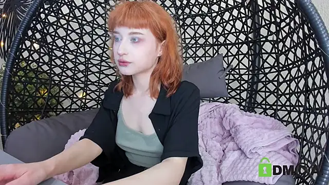 ElizaNik  online show from December 4, 2025, 6:12 am