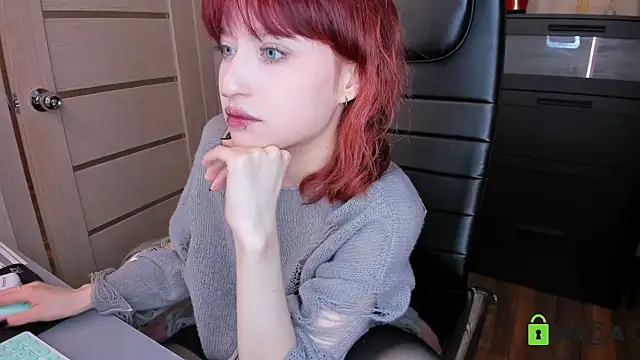 Snapshot of ElizaNik_ chatting on May 16, 2026, 12:40 am ElizaNik online show from May 16, 2026, 12:40 am