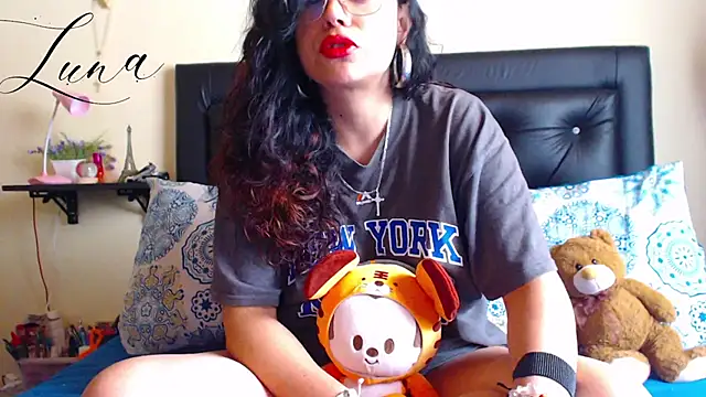 Snapshot of Lunavega1 chatting on February 5, 2026, 4:33 pm Lunavega1 online show from February 5, 2026, 4:33 pm