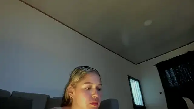 Cami hunter  online show from October 9, 2025, 9:02 pm