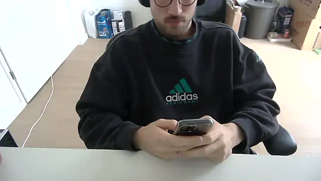 taallguyy 196 online show from March 25, 2026, 3:18 pm