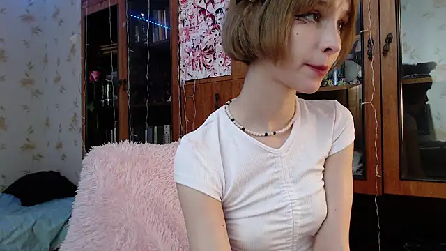 cloudgirrl online show from February 11, 2025, 11:44 pm