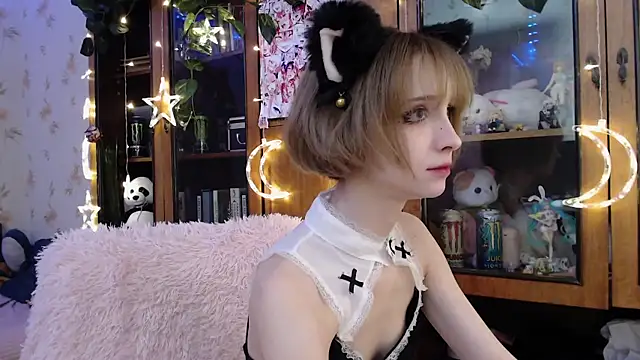 cloudgirrl online show from February 28, 2025, 1:58 am