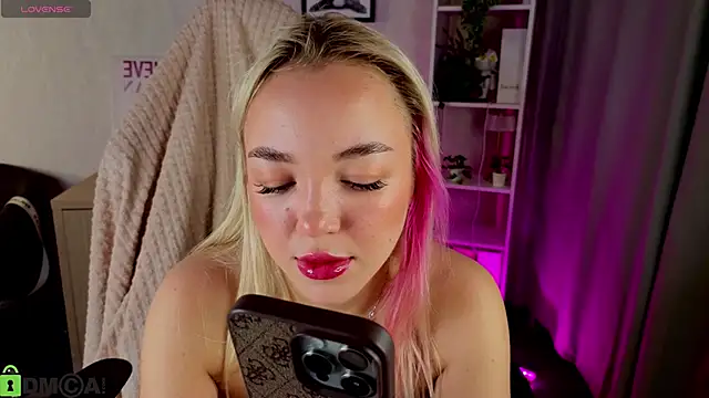 Christy Little online show from December 5, 2025, 12:41 am