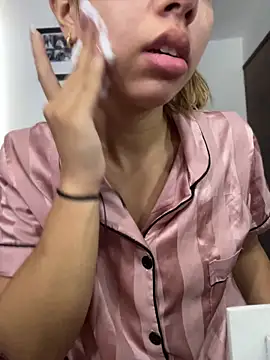 Aaliyah Salma online show from May 17, 2026, 3:52 pm