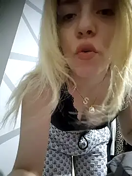 SUSELLAM1 online show from January 29, 2025, 5:35 pm