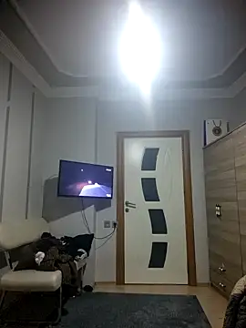 SUSELLAM1 online show from February 24, 2025, 6:04 pm