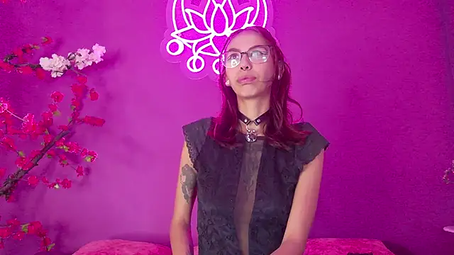 Lunamistyc online show from March 4, 2025, 7:32 pm