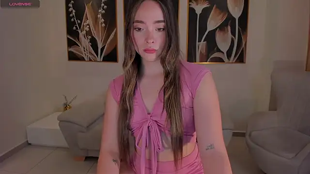 Snapshot of AlinaKravitz chatting on February 6, 2025, 11:32 am AlinaKravitz online show from February 6, 2025, 11:32 am