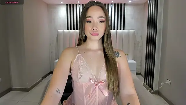 Snapshot of AlinaKravitz chatting on February 23, 2025, 11:44 am AlinaKravitz online show from February 23, 2025, 11:44 am