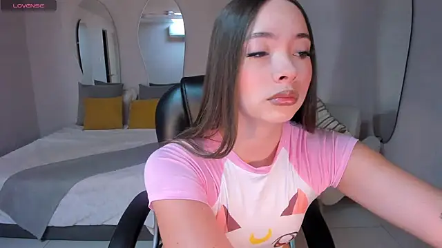 Snapshot of AlinaKravitz chatting on September 21, 2025, 5:14 pm AlinaKravitz online show from September 21, 2025, 5:14 pm