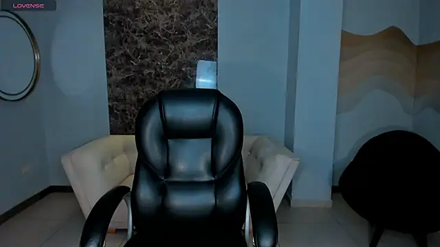 Snapshot of AlinaKravitz chatting on October 22, 2025, 11:32 am AlinaKravitz online show from October 22, 2025, 11:32 am