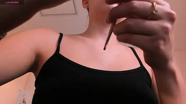 KaiaFerreira online show from November 19, 2025, 10:48 am