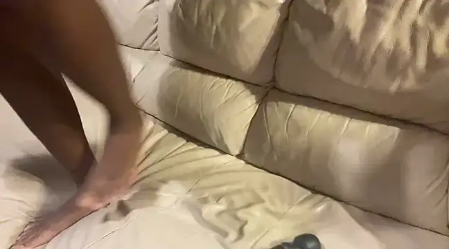 iveedie017 online show from December 9, 2024, 9:05 pm