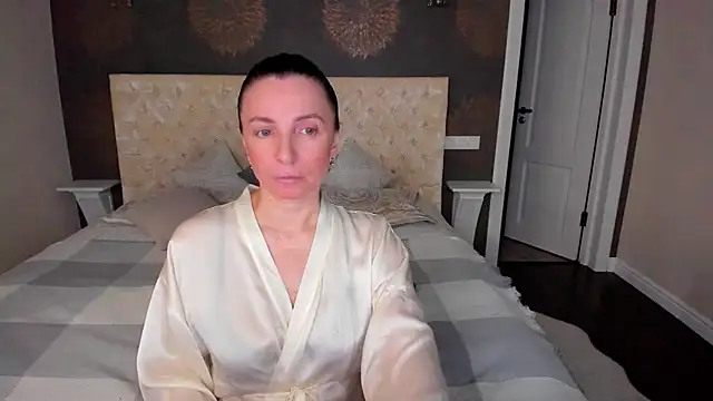 Snapshot of AllisonWilliams chatting on December 13, 2024, 6:16 pm AllisonWilliams online show from December 13, 2024, 6:16 pm