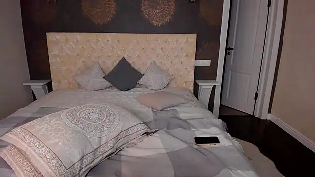 Snapshot of AllisonWilliams chatting on December 13, 2024, 9:20 pm AllisonWilliams online show from December 13, 2024, 9:20 pm