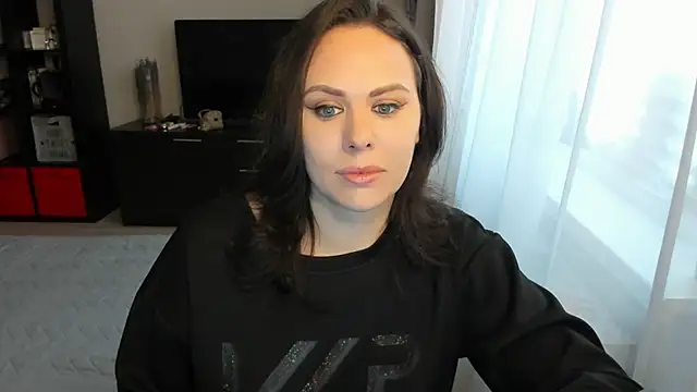 MollyCheiz online show from November 4, 2025, 8:46 am