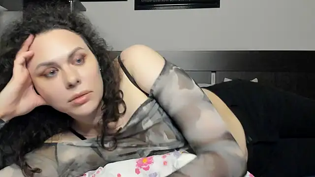 MollyCheiz online show from July 5, 2026, 10:39 pm
