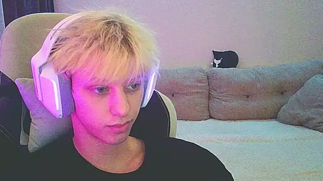 Ostin meow online show from December 24, 2024, 3:05 pm