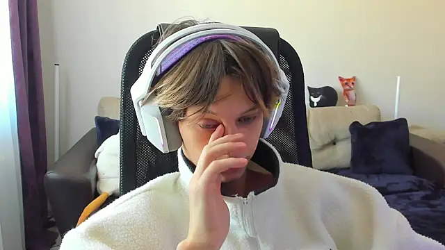 Ostin meow online show from September 15, 2025, 3:50 am