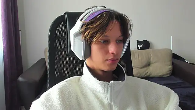 Ostin meow online show from September 22, 2025, 6:37 am