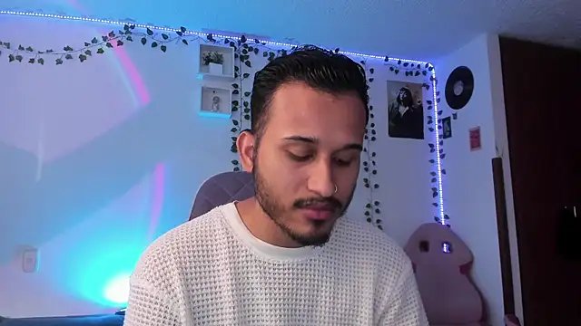 Raf brunette online show from March 13, 2025, 12:13 pm