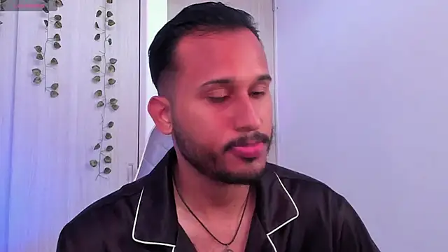 Raf brunette online show from December 19, 2025, 1:51 pm