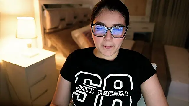 Camilaa bueno online show from October 19, 2025, 11:49 pm