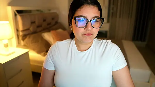 Camilaa bueno online show from December 20, 2025, 11:23 pm