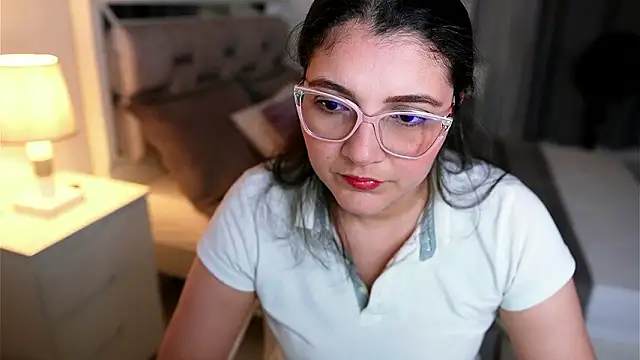 Camilaa bueno online show from March 1, 2026, 11:07 pm