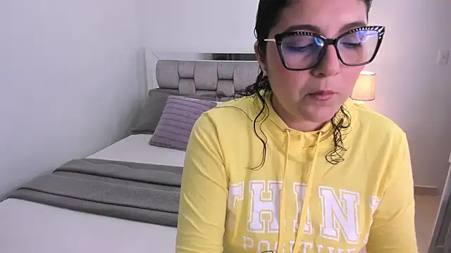 Camilaa bueno online show from April 8, 2026, 11:16 pm