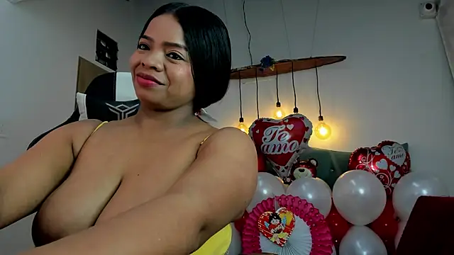 Snapshot of Any_topless chatting on February 8, 2025, 3:10 pm Any topless online show from February 8, 2025, 3:10 pm