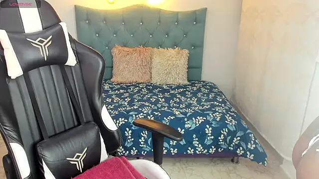 Snapshot of Any_topless chatting on March 3, 2025, 12:05 pm Any topless online show from March 3, 2025, 12:05 pm