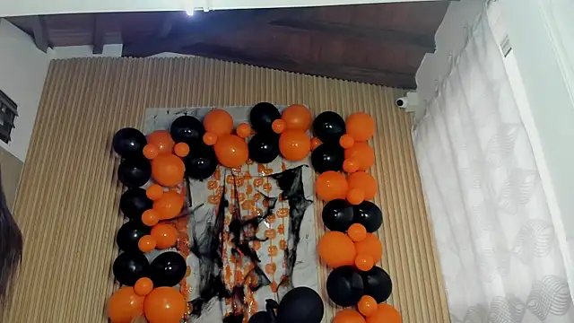 Snapshot of Any_topless chatting on November 1, 2025, 11:01 am Any topless online show from November 1, 2025, 11:01 am