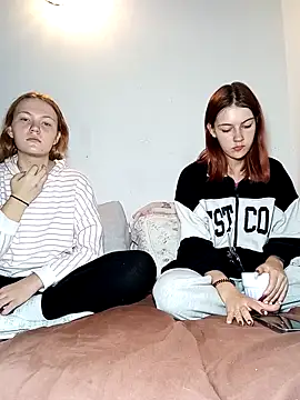 ella grays online show from October 5, 2025, 3:54 pm