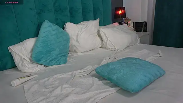 LauraMirage online show from February 27, 2025, 10:04 am