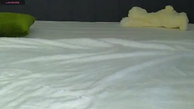 LauraMirage online show from September 17, 2025, 7:21 am