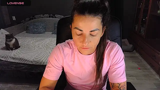 Snapshot of Aria_Dl chatting on November 11, 2025, 6:19 pm Aria Dl online show from November 11, 2025, 6:19 pm