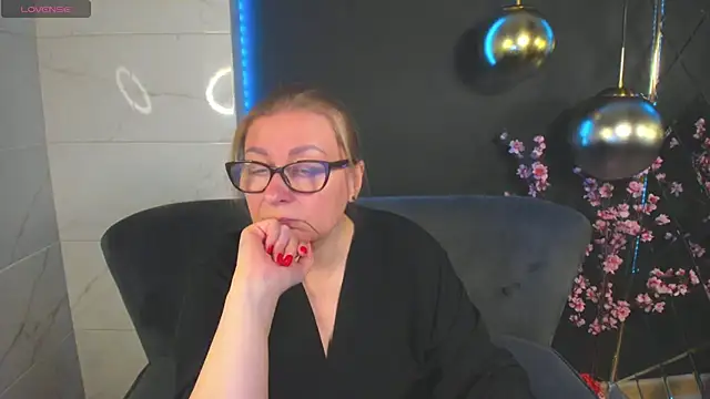 AlexandraKind online show from January 12, 2025, 1:48 pm