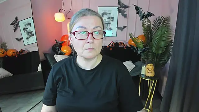 AlexandraKind online show from October 31, 2025, 8:43 pm