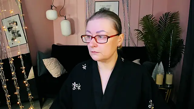 AlexandraKind online show from January 8, 2026, 1:35 pm