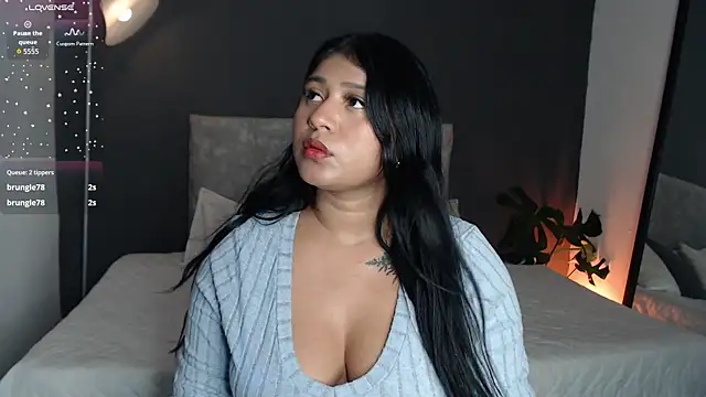 alinakiss online show from June 14, 2026, 4:03 am