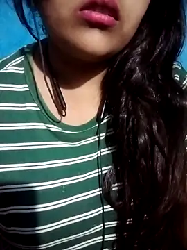 Love-Veronica online show from April 20, 2026, 5:37 pm