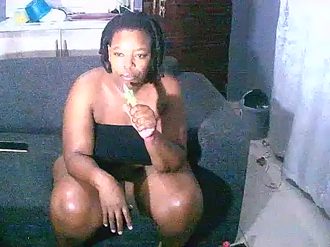 Snapshot of curvyloneah75 chatting on December 7, 2024, 7:10 pm curvyloneah75 online show from December 7, 2024, 7:10 pm