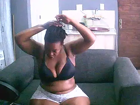 Snapshot of curvyloneah75 chatting on December 9, 2024, 7:39 am curvyloneah75 online show from December 9, 2024, 7:39 am