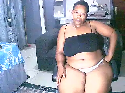 Snapshot of curvyloneah75 chatting on December 10, 2024, 7:00 pm curvyloneah75 online show from December 10, 2024, 7:00 pm